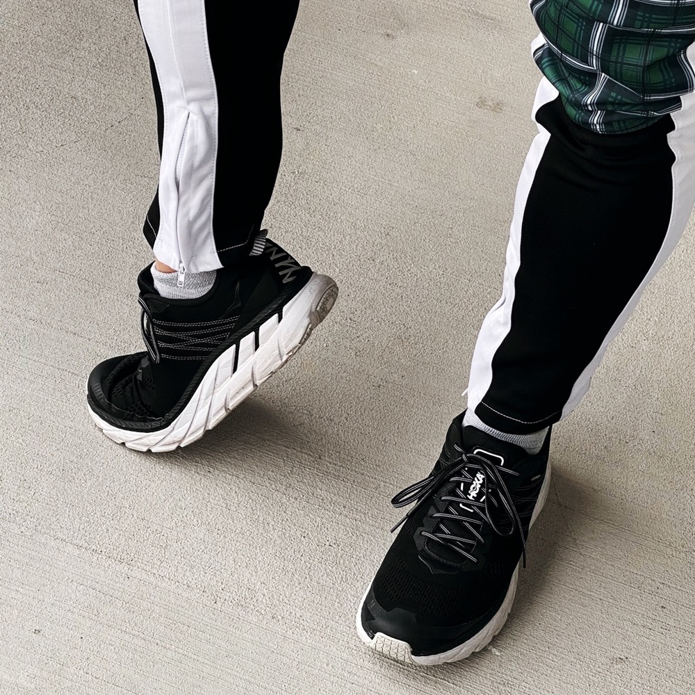 Men’s Black Hoka Clifton 6 Sneakers